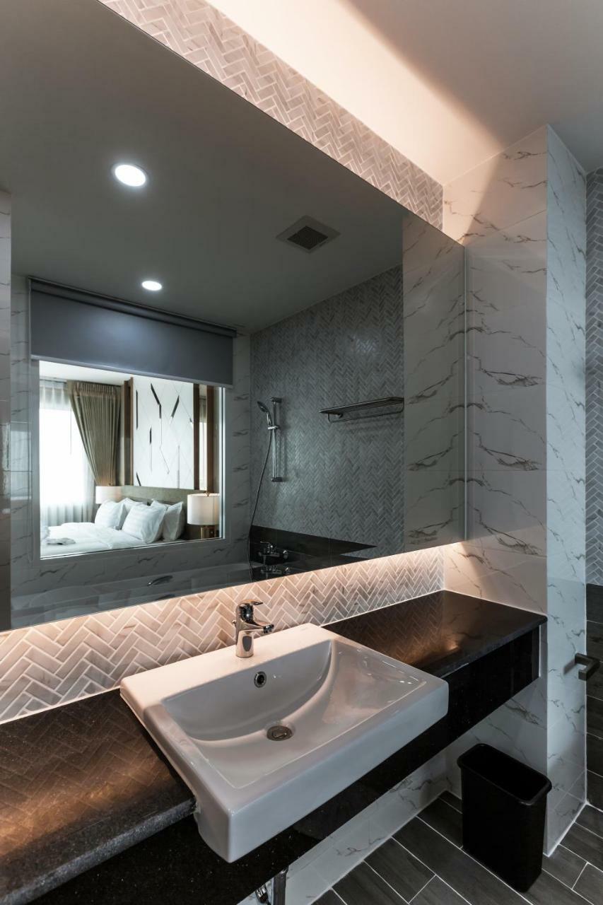 Hotel The 8 4*