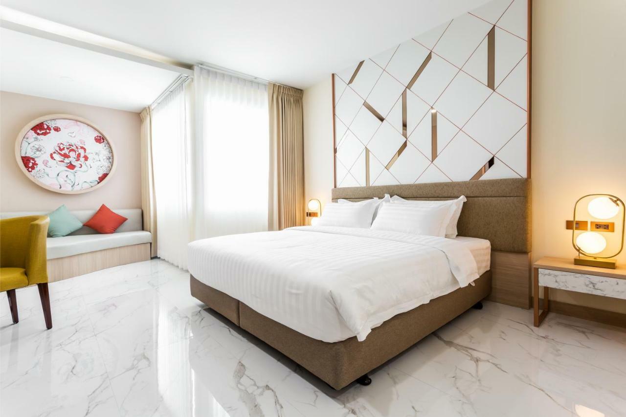 Hotel The 8 4*